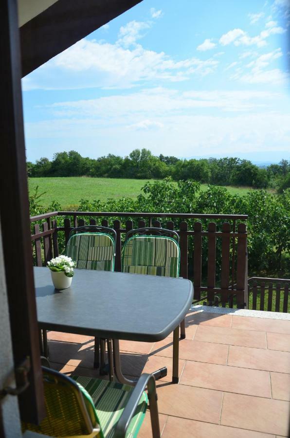 Apartma Louis Dutovlje
