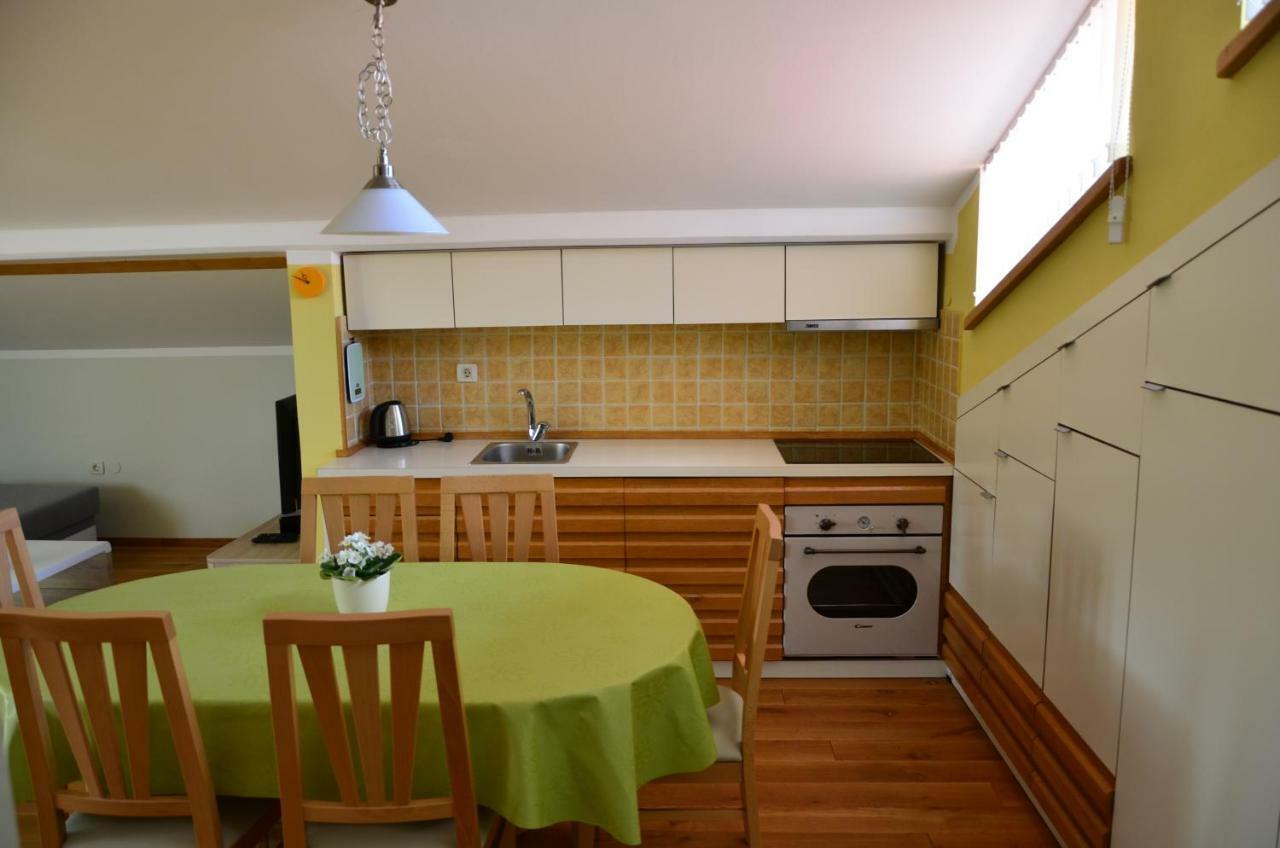 Apartma Louis Dutovlje